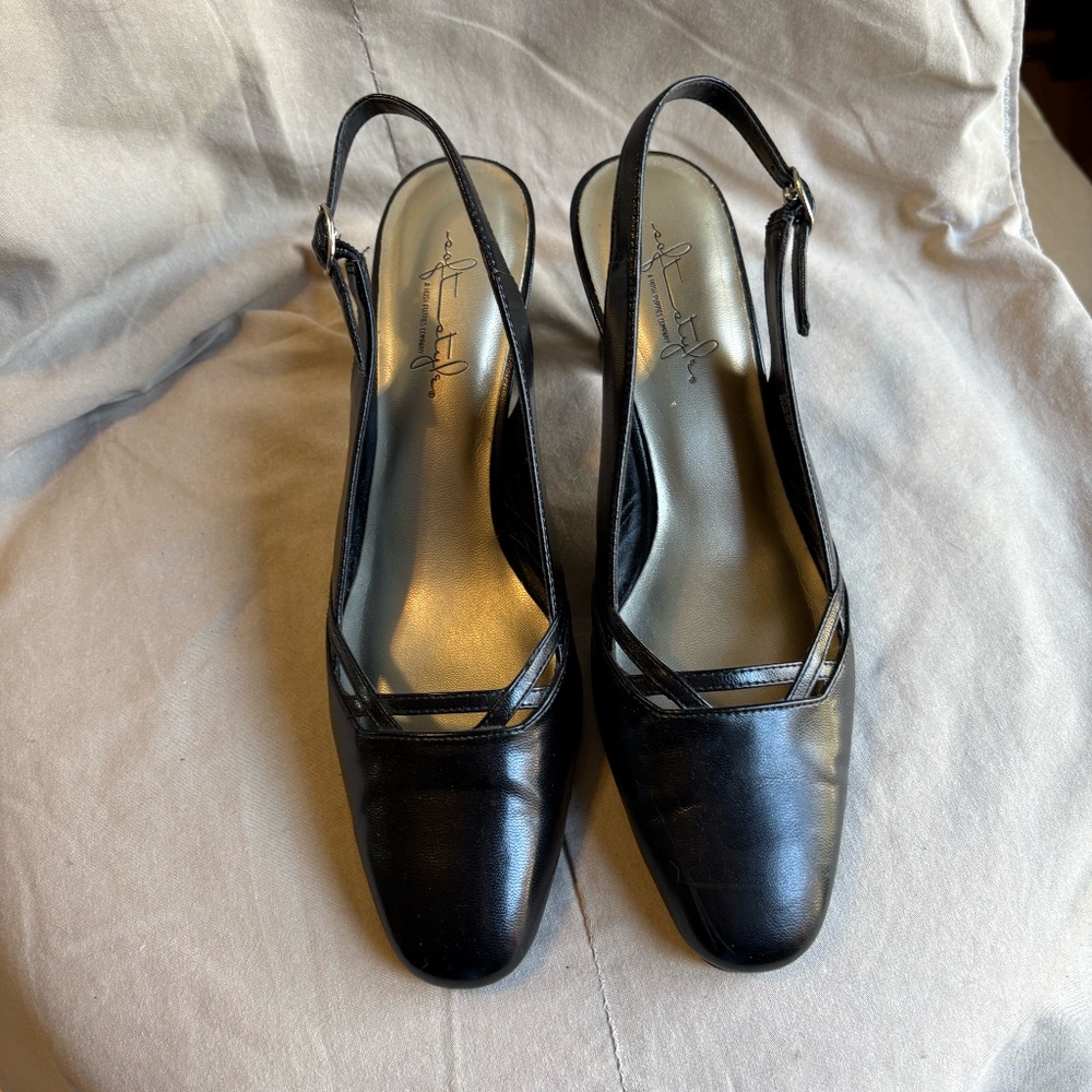 Black Hush Puppies Soft Style size 9M slingback shoes